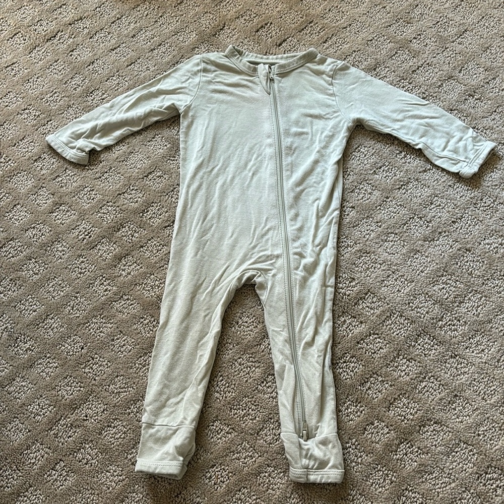 KYTE baby like new onsie size 3-6 month. Pet/smoke free home